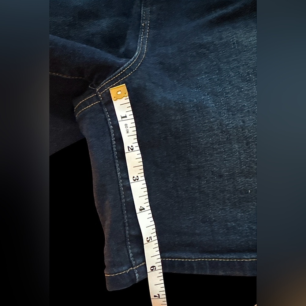 JustFab Dark Blue Jean Shorts - Picture 4 of 7